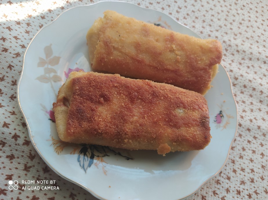 Krokiety z parówką, serem i&nbsp;warzywami